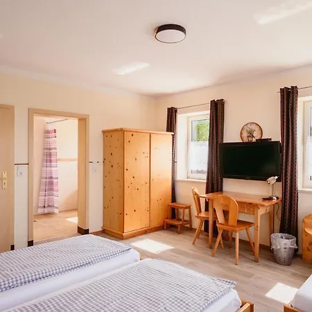 Zum Spitzbuam 3* Attenkirchen